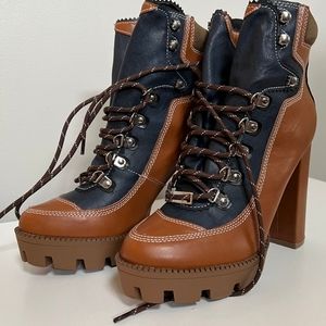 New lace-up boots Size 8
